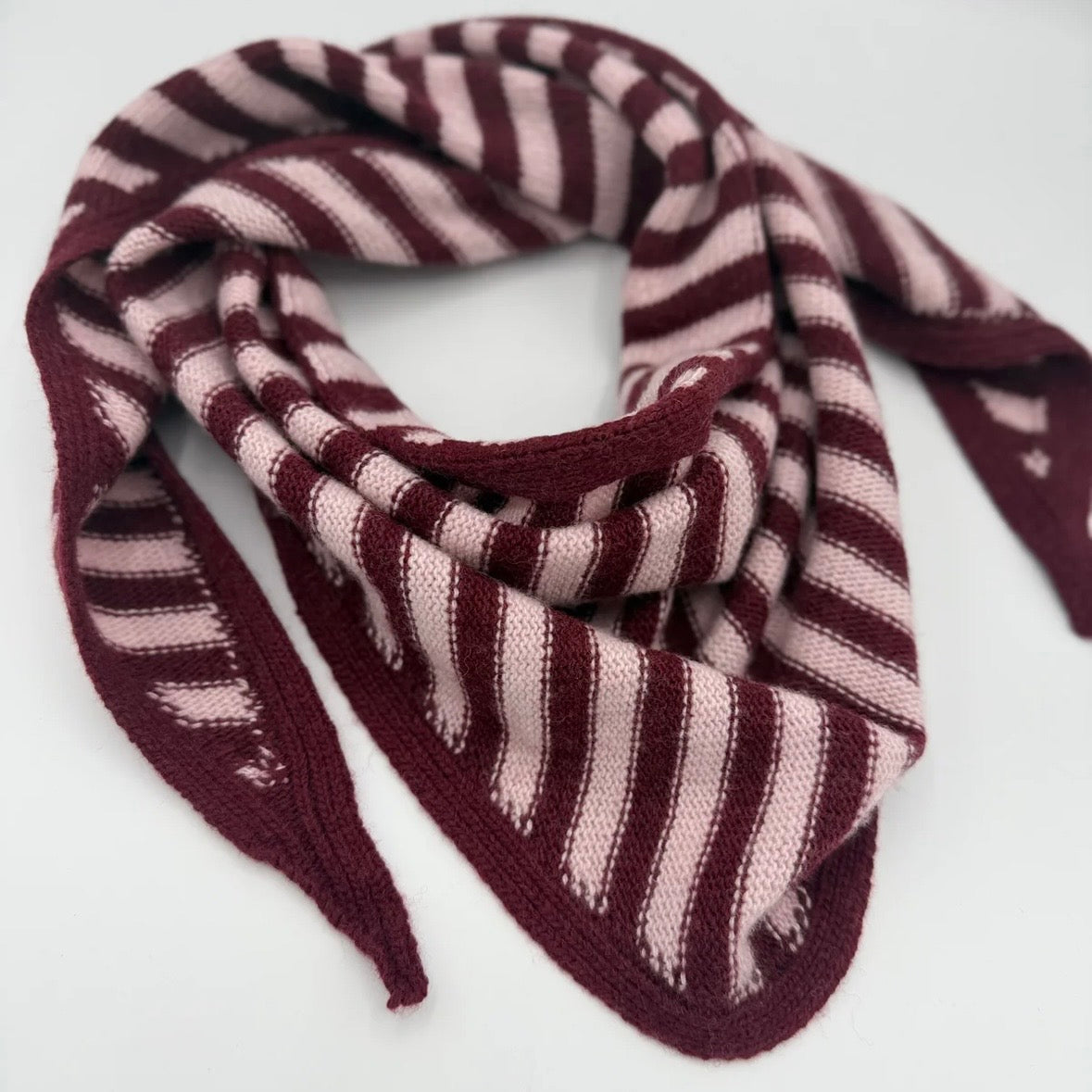 Striped triangle scarf - bordeaux & roze