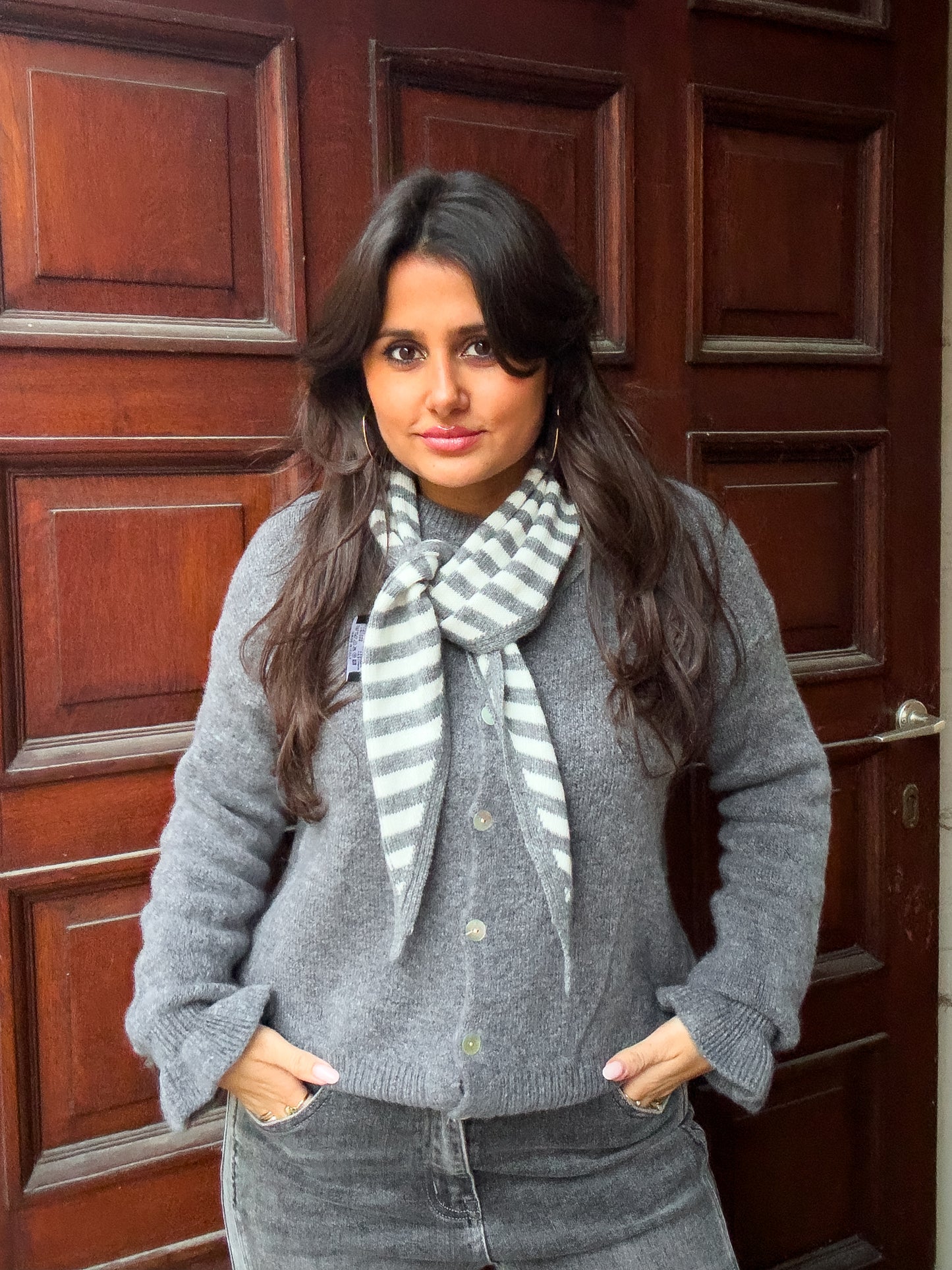 Striped triangle scarf - grijs & wit